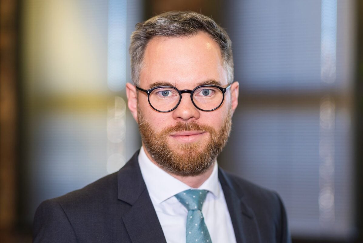 Daniel Parsons headshot.