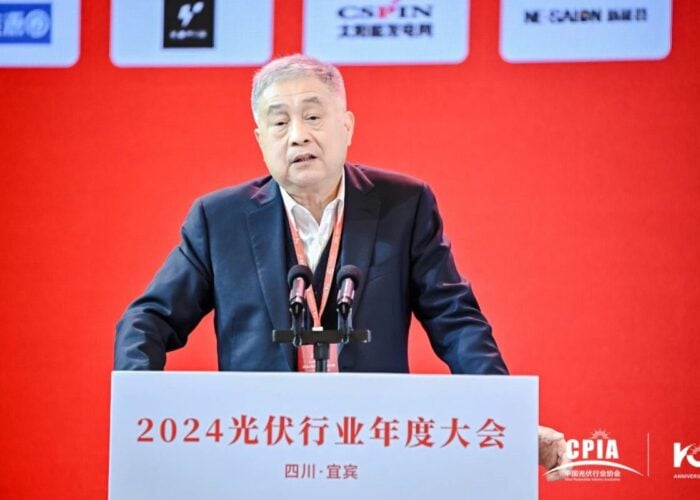 Wang Bohua speaks at the 2024 Annual Conference of the Photovoltaic Industry.