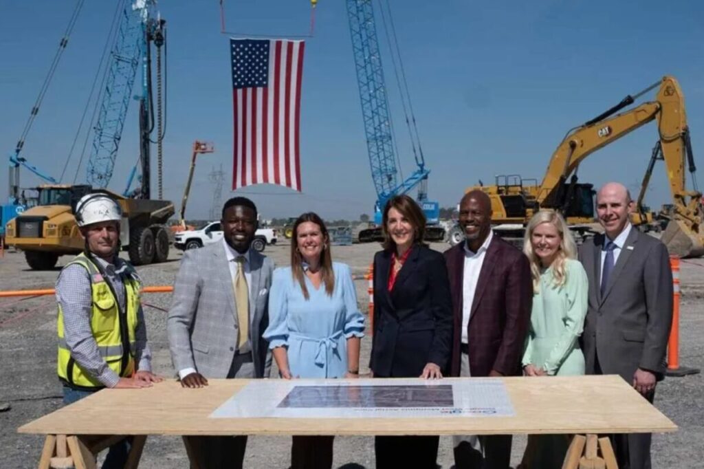 Google and Entergy Arkansas announce the project.