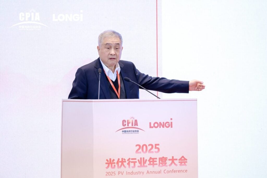 Wang Bohua presenting at an event in China